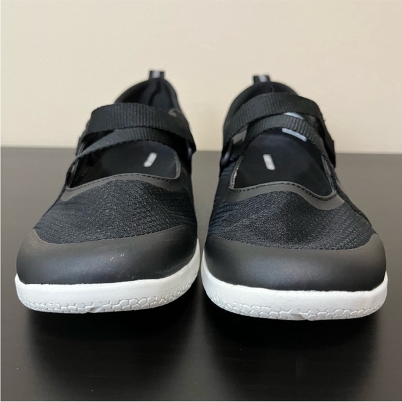 Lands’ End Mary Jane Water Shoes - Picture 5 of 11